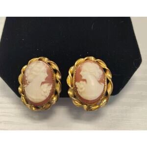 Vintage 1/20 12K Gold Filled Cameo Screw Back Earrings